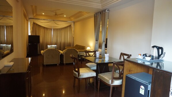 Suite | Minibar, coffre-fort, bureau, lit d’appoint (gratuit)