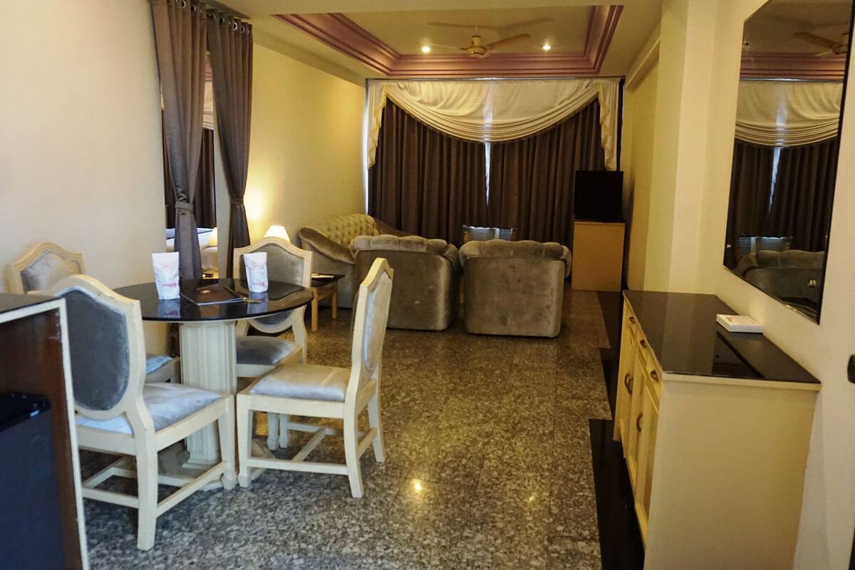 Suite | Minibar, in-room safe, desk, rollaway beds (free)