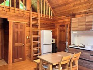 标准村舍 (BROWNIE cottage) | 起居区 | 平板电视