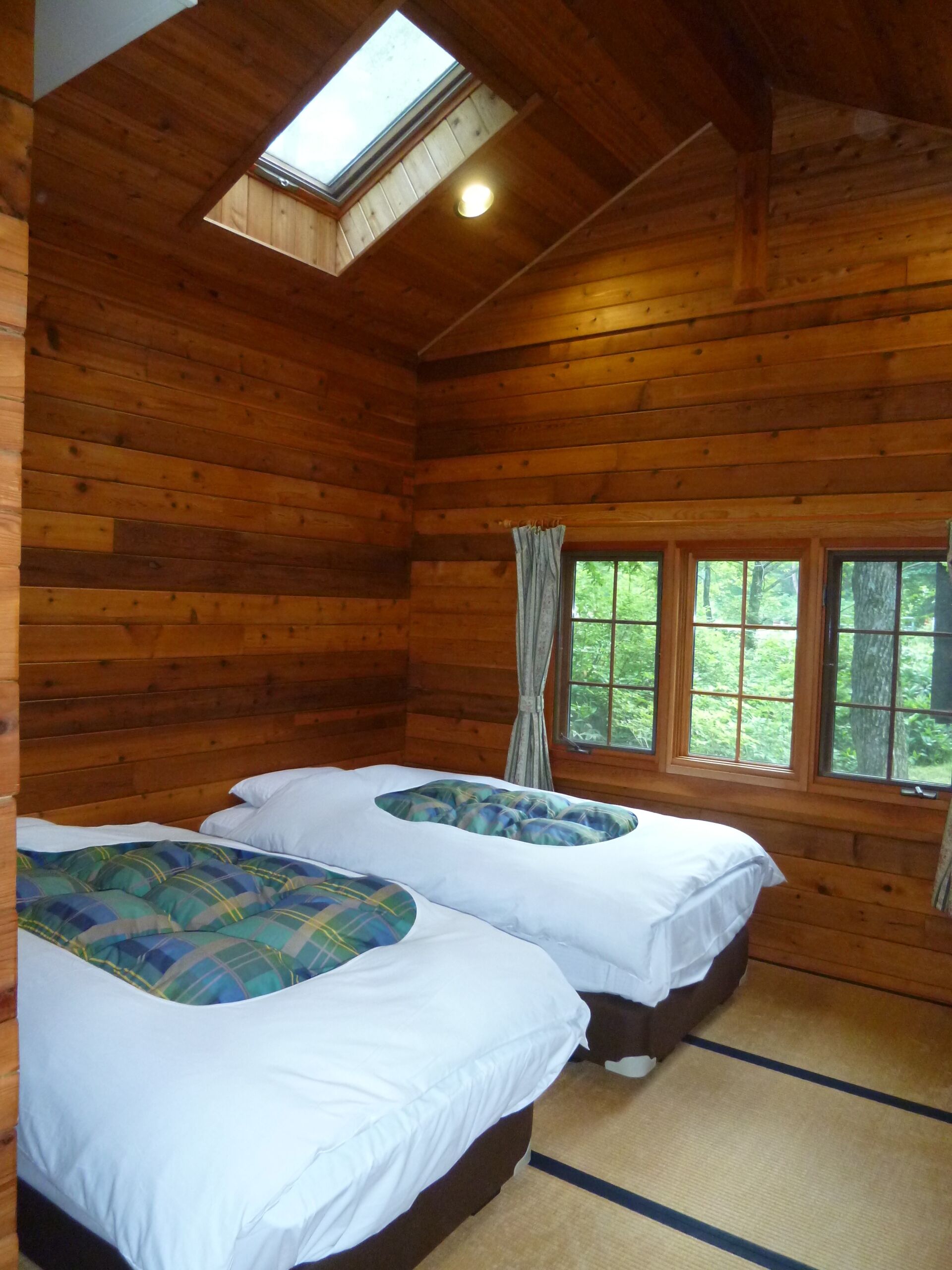 Cots/infant beds, free WiFi, bed sheets