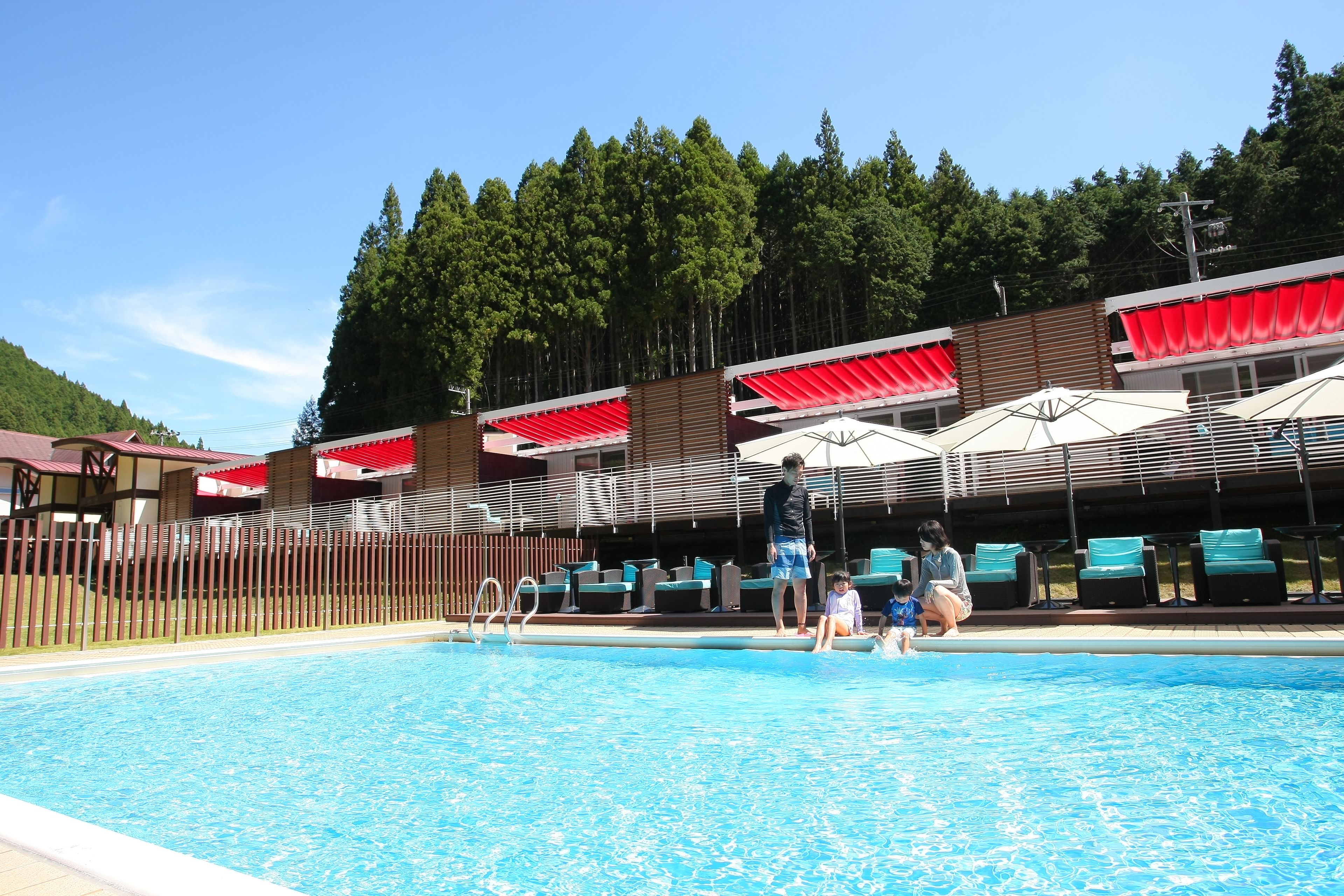 季节性开放的室外游泳池