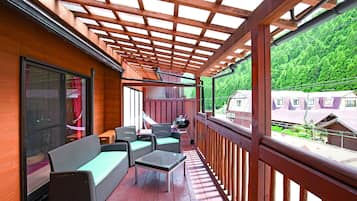 Deluxe Cottage (Type D - 306), Cypress Bath | 1 bedroom, desk, free WiFi, bed sheets