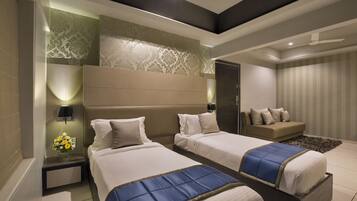 Studio Suite With Kitchen | 1 kamar tidur, minibar, brankas, dan meja kerja