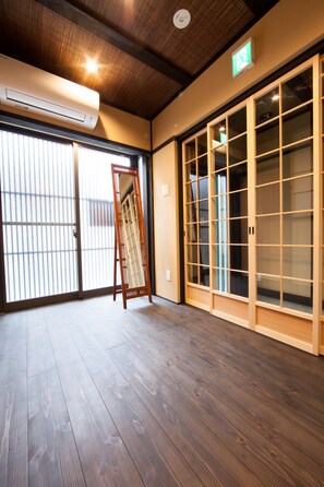 In-room safe, desk, free WiFi, bed sheets