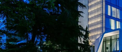 Vista frontal de la propiedad