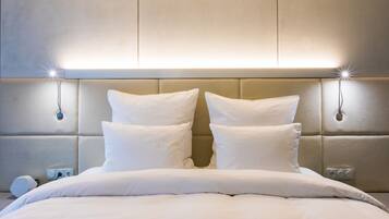 Hypo-allergenic bedding, minibar, in-room safe, desk