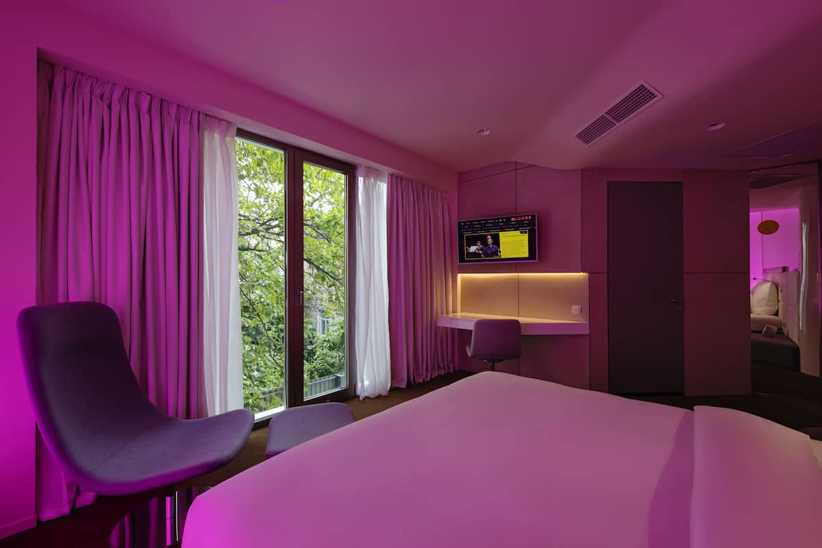 Room (Patio)