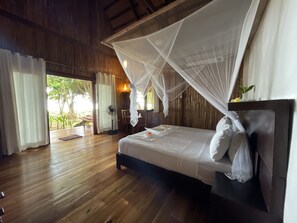 Desk, bed sheets - QI Palawan by Cocotel powered by ASTON (El Nido)