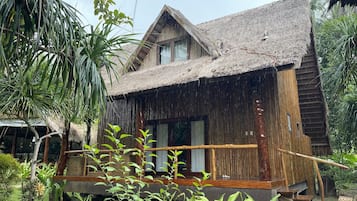 1 bedroom, desk, bed sheets