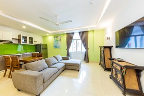 Apartamento família, 2 quartos | 1 quarto, frigobar, cofres nos quartos, individualmente decorados