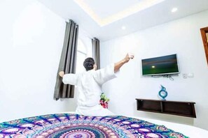 1 室のベッドルーム、ミニバー、セーフティボックス (室内)、客室ごとに異なる装飾