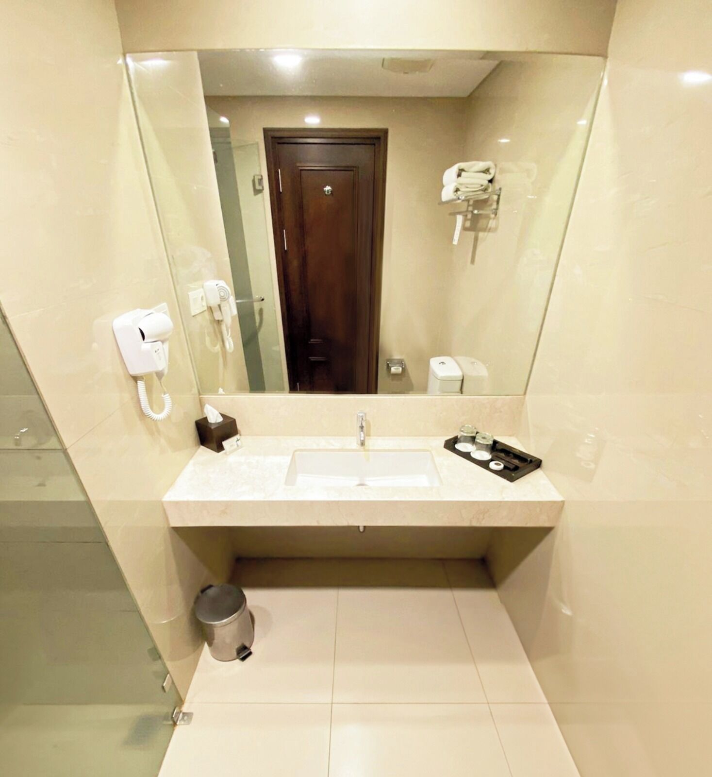 shower, free toiletries, hair dryer, slippers