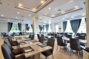 Daily buffet breakfast (IDR 145000 per person)