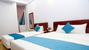 Family Quadruple Room | Desk, free WiFi, bed sheets