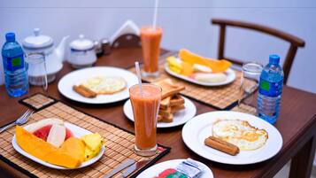 Café da manhã, almoço e jantar