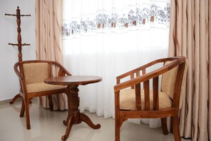 Deluxe Double Room, 1 Bedroom, Balcony, Garden View | Bathroom | Shower, rainfall showerhead, free toiletries, bidet - Dazzling Villa (Kandy)