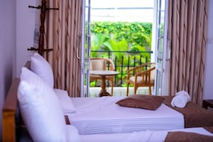 1 habitación, tabla de planchar con plancha, wifi gratis y ropa de cama