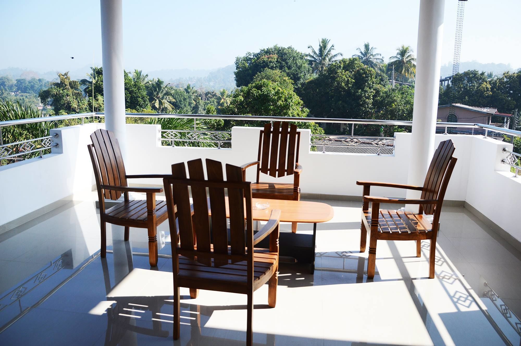 Quarto casal superior, 1 quarto, sacada, vista para a montanha | 1 quarto, ferros/tábuas de passar roupa, Wi-Fi de cortesia