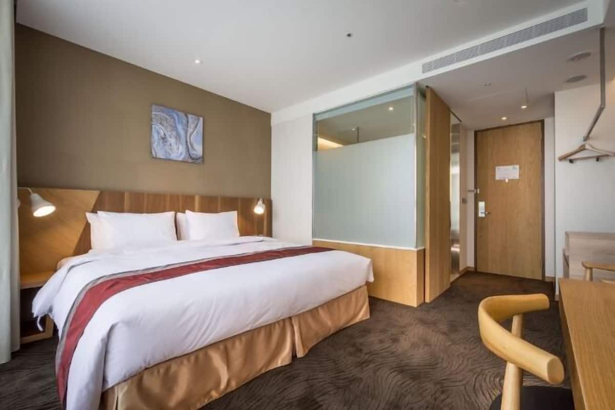 Desk, free WiFi, bed sheets