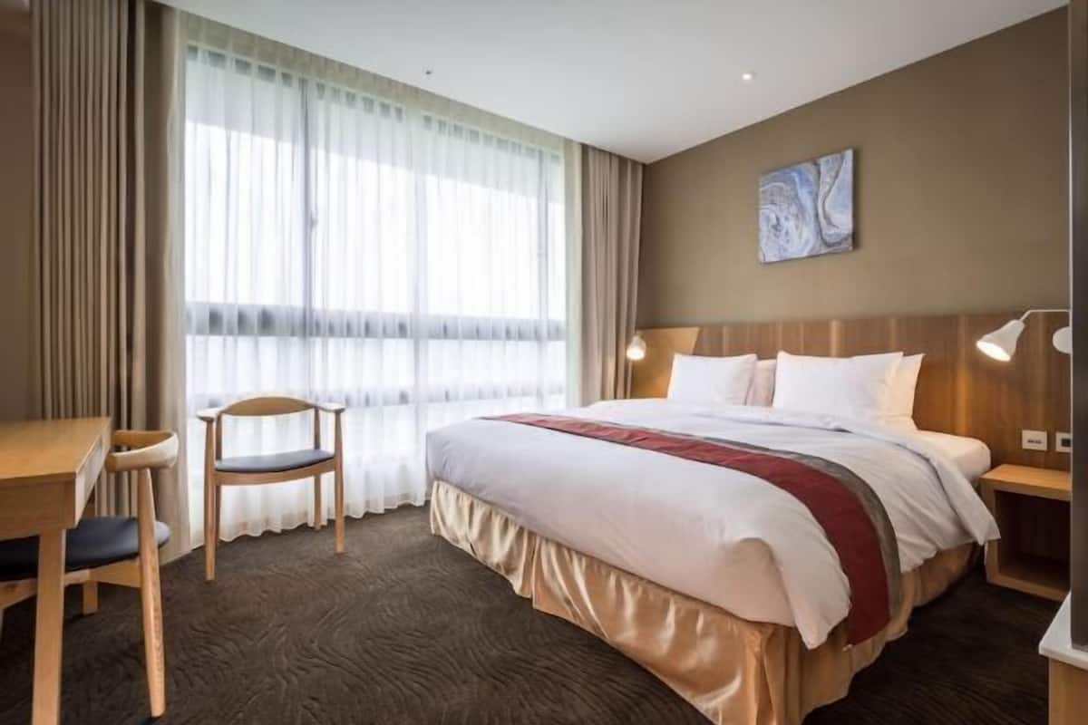 Desk, free WiFi, bed sheets