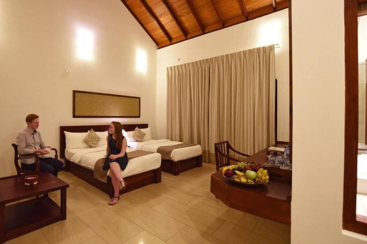 Deluxe Room | Living area | Flat-screen TV