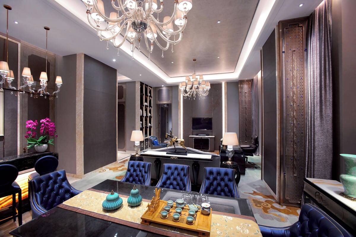Premier Room | Premium bedding, minibar, in-room safe, blackout curtains
