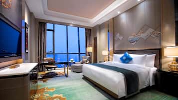 Bộ đồ giường cao cấp, minibar, két bảo mật tại phòng