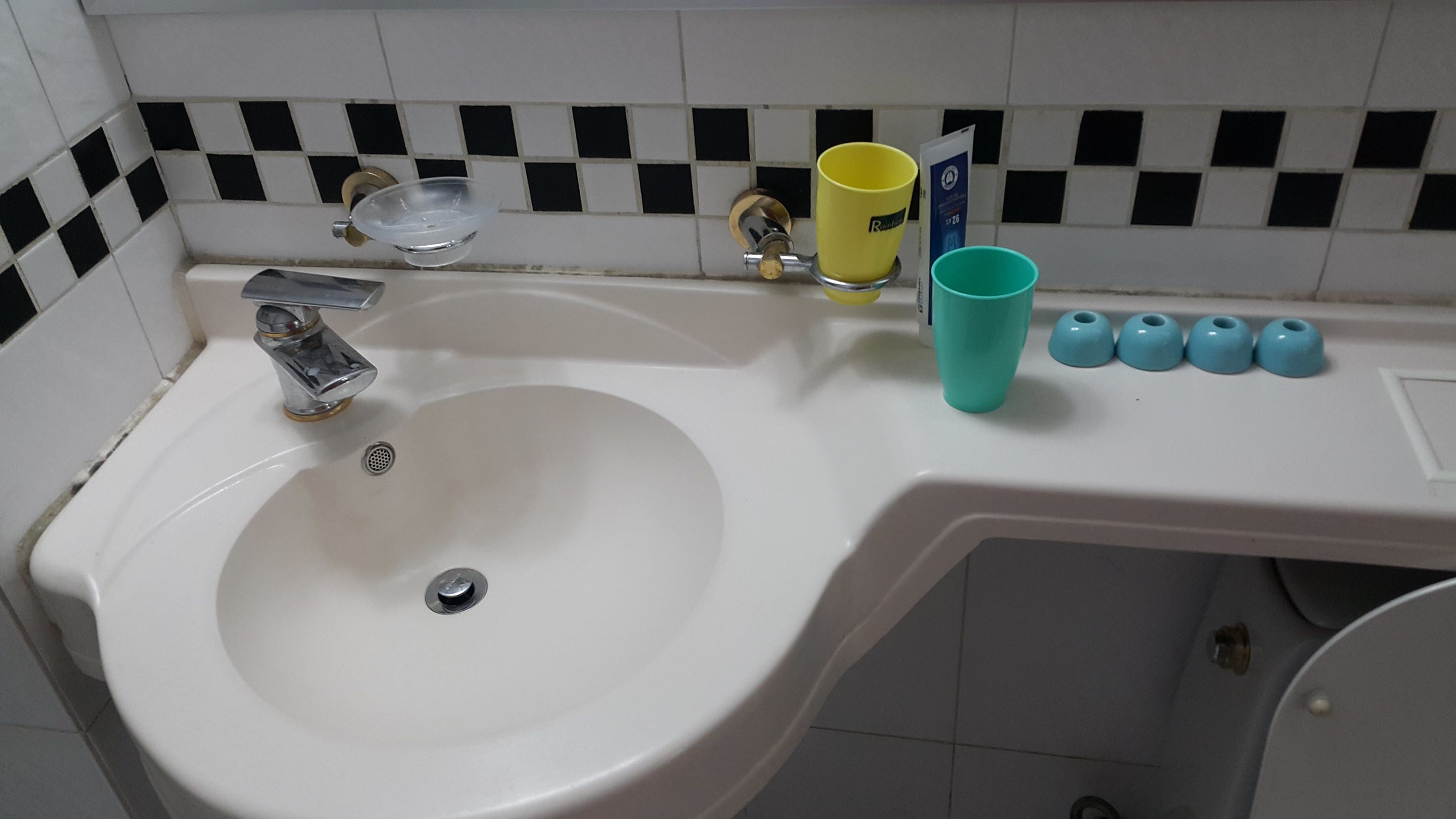 quadruple room, city view | bathroom sink