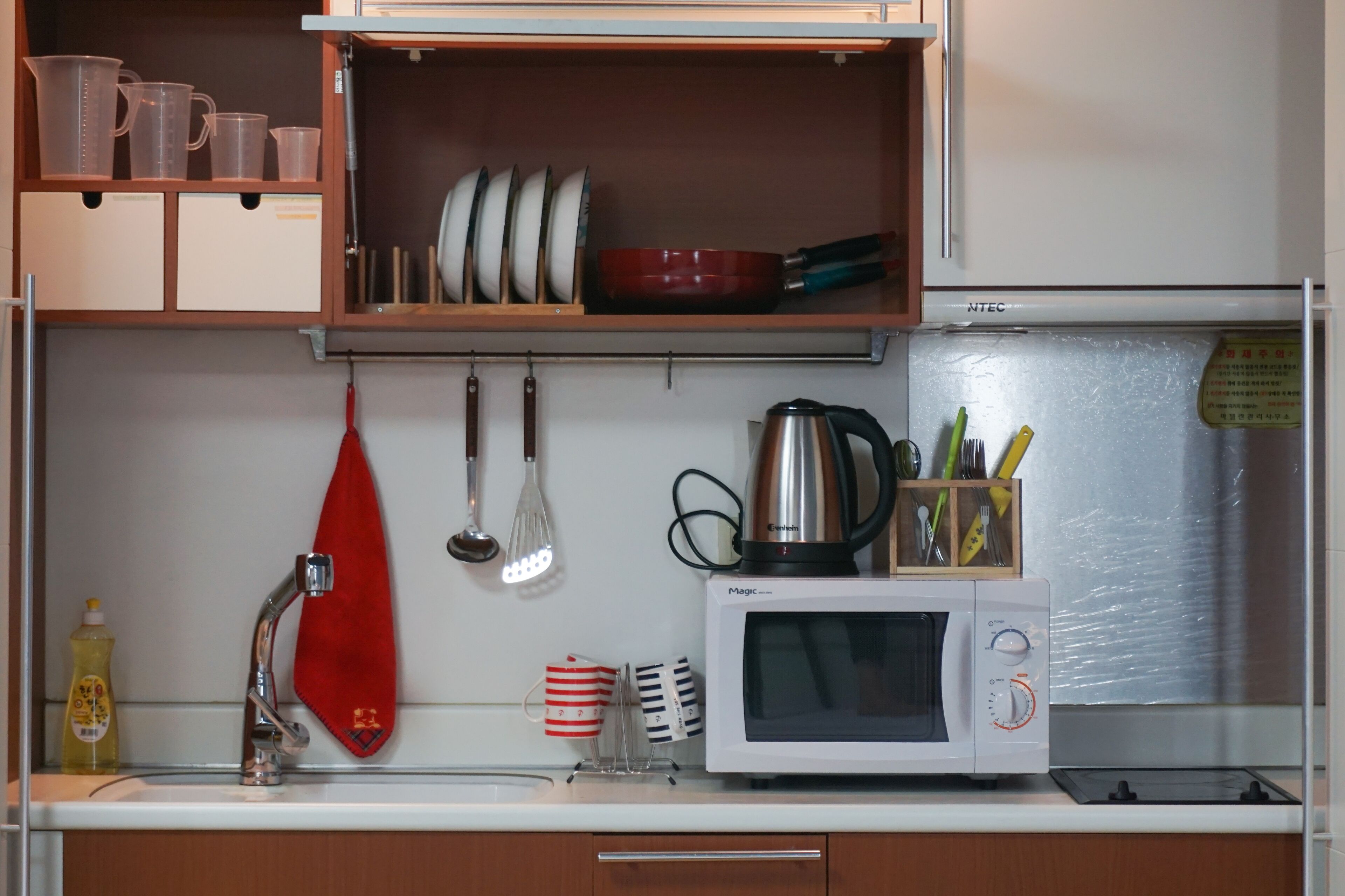 family room | private kitchen | fridge, microwave, stovetop, electric kettle