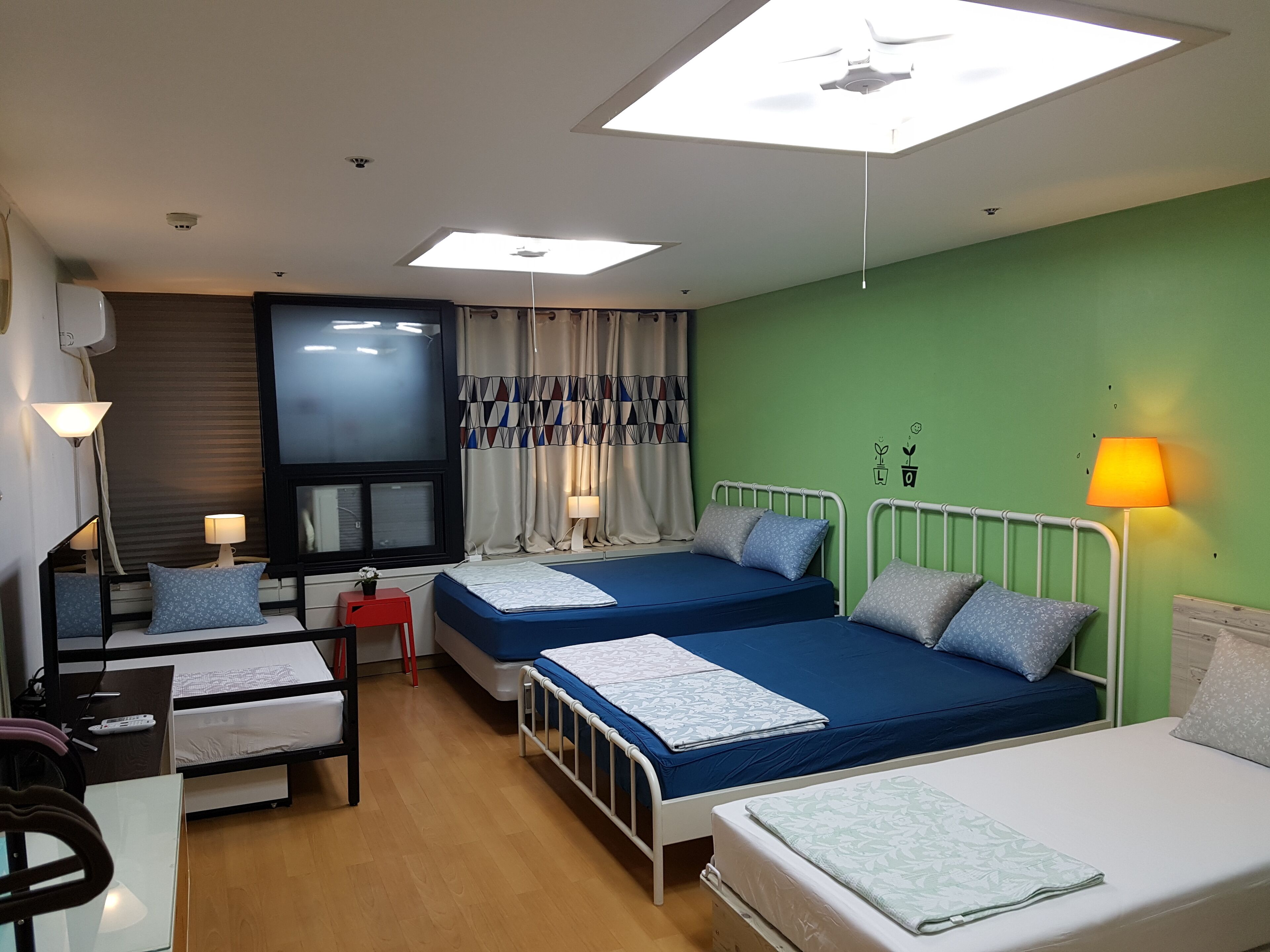 family room (2) | living area | flat-screen tv