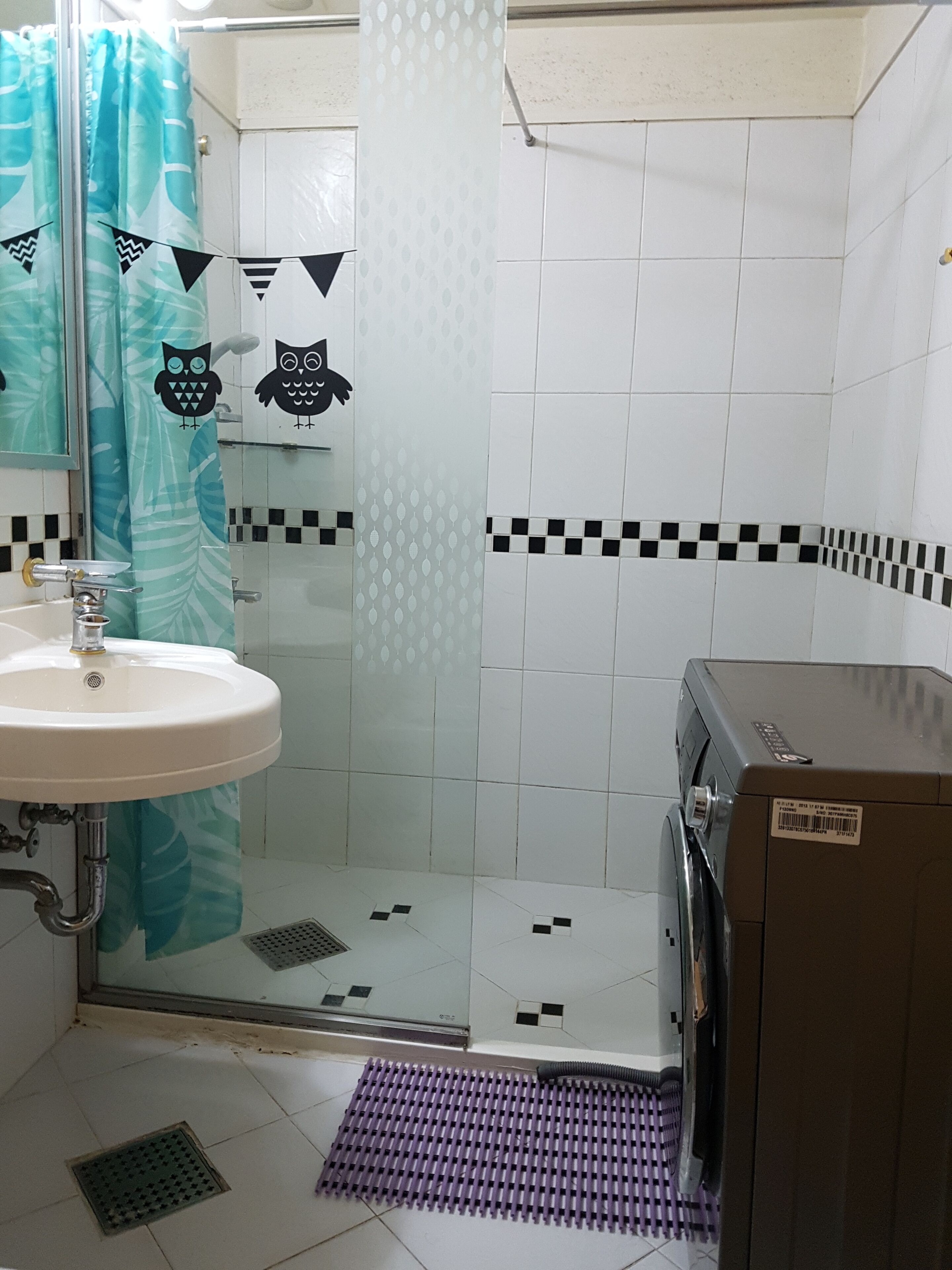 family room (2) | bathroom | shower, free toiletries, hair dryer, shampoo