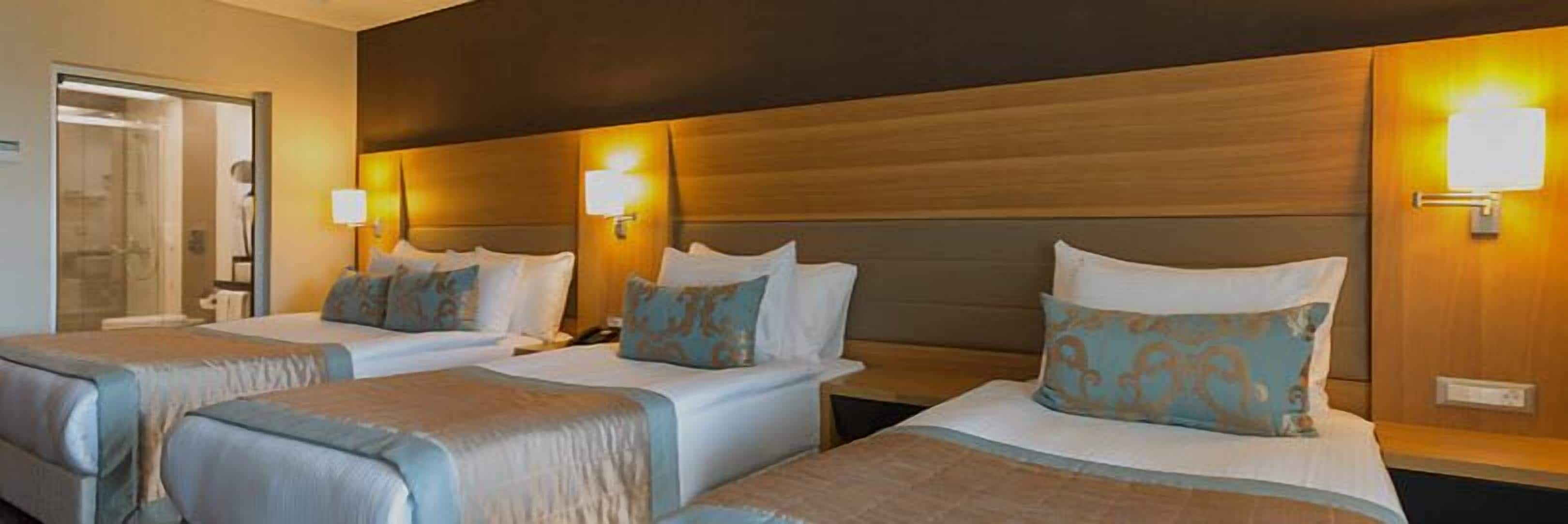 family room | 1 bedroom, minibar, in-room safe, free wifi