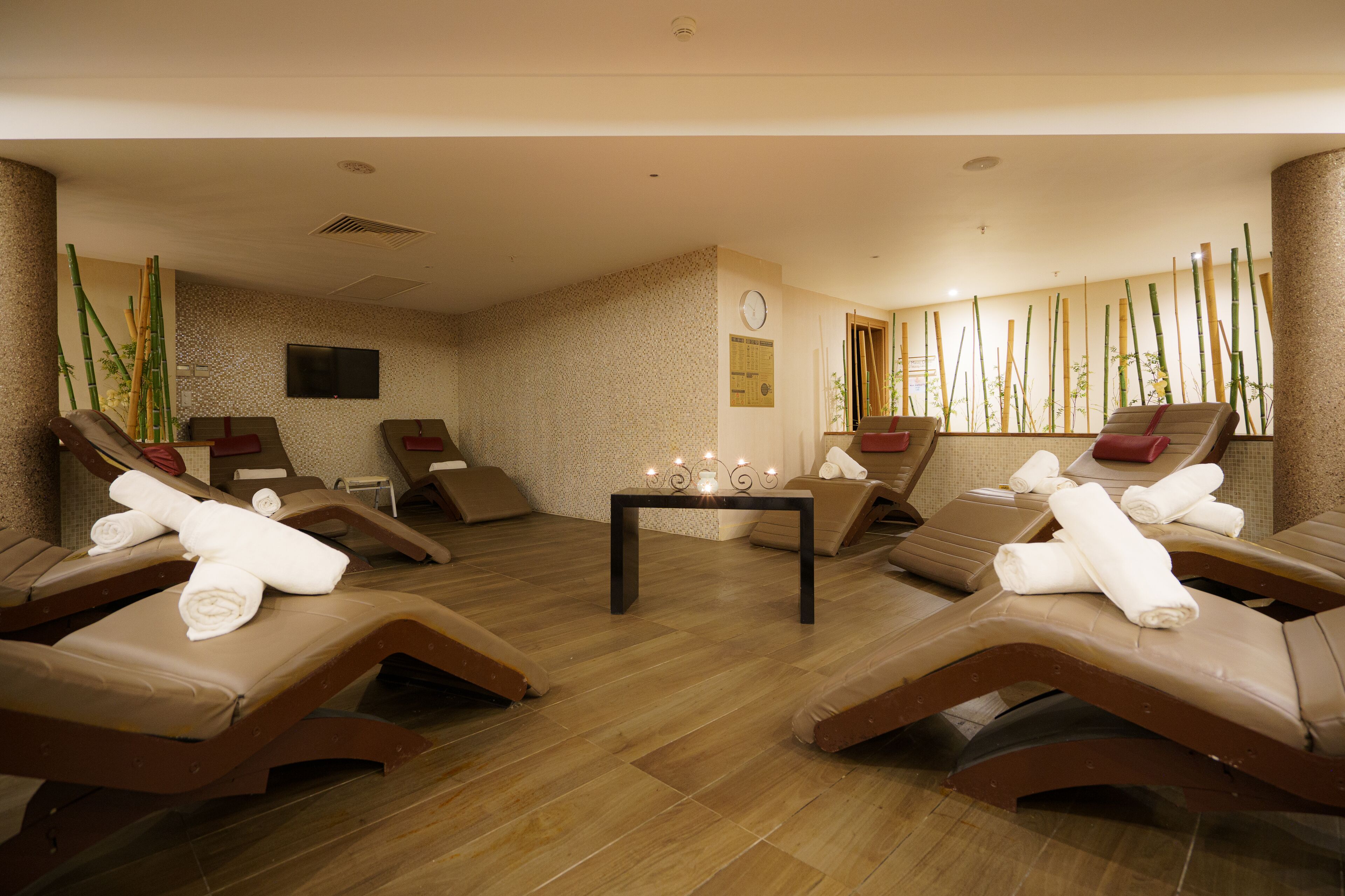 sauna, steam room, hot springs/mineral springs, turkish bath/hammam