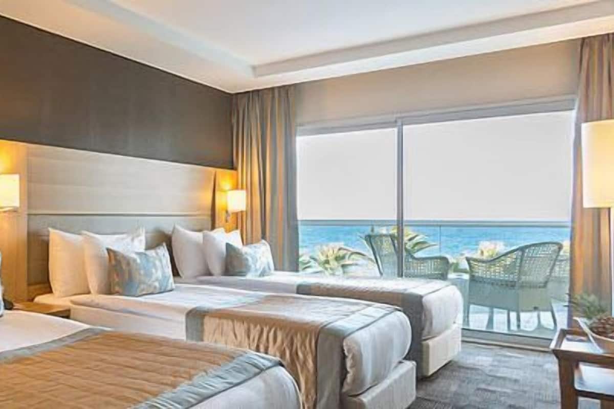 Quarto família | Frigobar, cofres nos quartos, Wi-Fi de cortesia