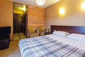 Comfort Double Room - Mini-Hotel Gastsinny yard "La Menska" (Minsk)