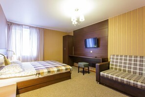 In-room safe, desk, iron/ironing board, free WiFi - Mini-Hotel Gastsinny yard "La Menska" (Minsk)