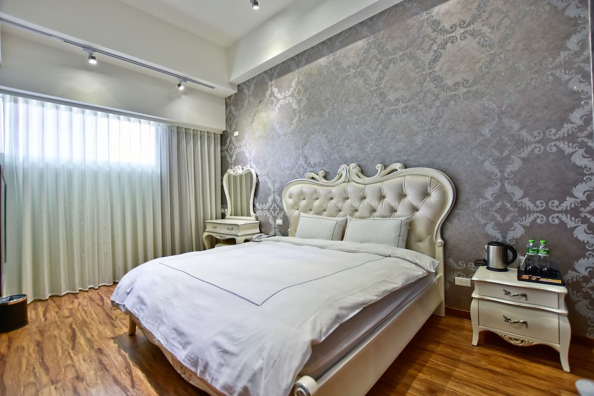 Economy Double or Twin Room, 1 Bedroom | Desk, blackout drapes, free WiFi, bed sheets