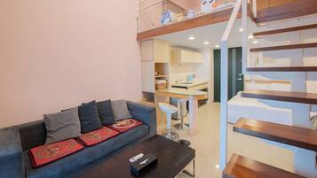 Desk, blackout drapes, free WiFi, bed sheets