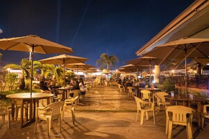 아침 식사, 점심 식사, 저녁 식사 제공, 현지 및 세계 요리