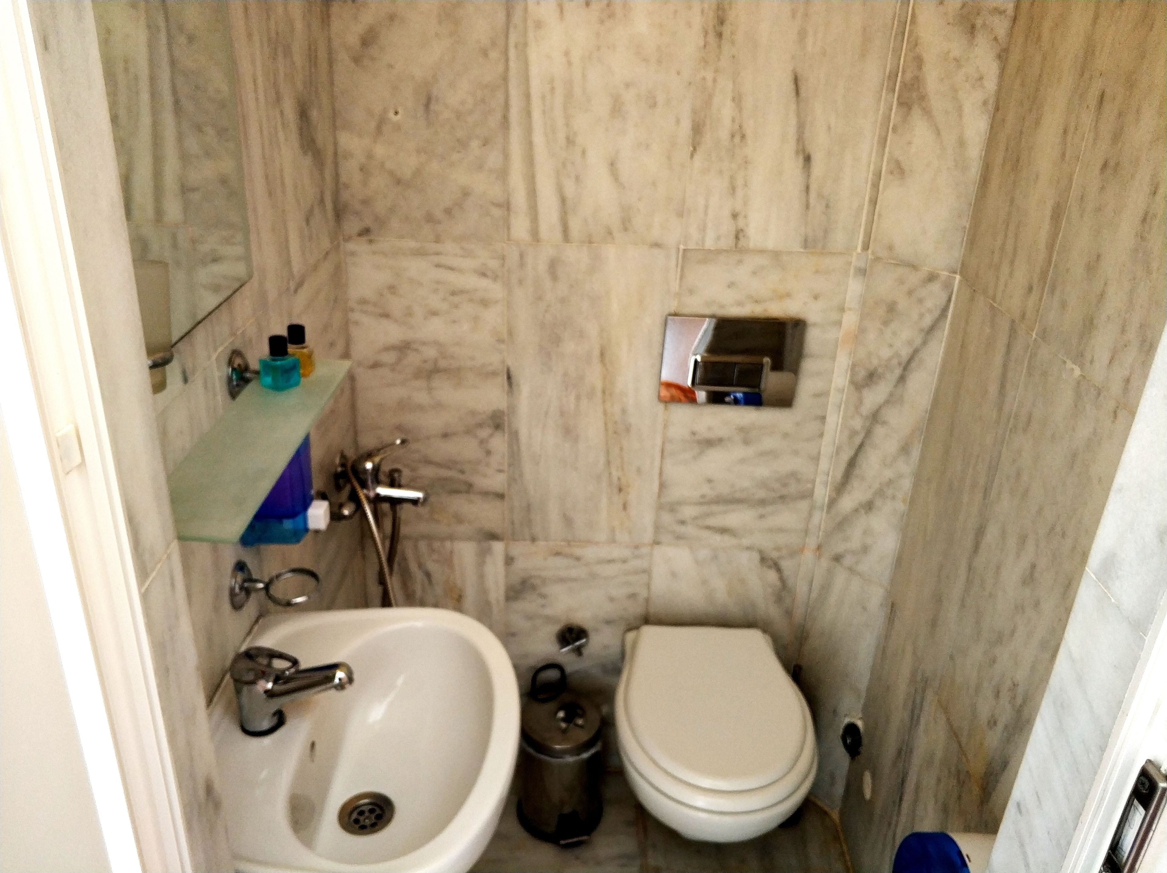 standard single room | bathroom | shower, free toiletries, hair dryer, towels