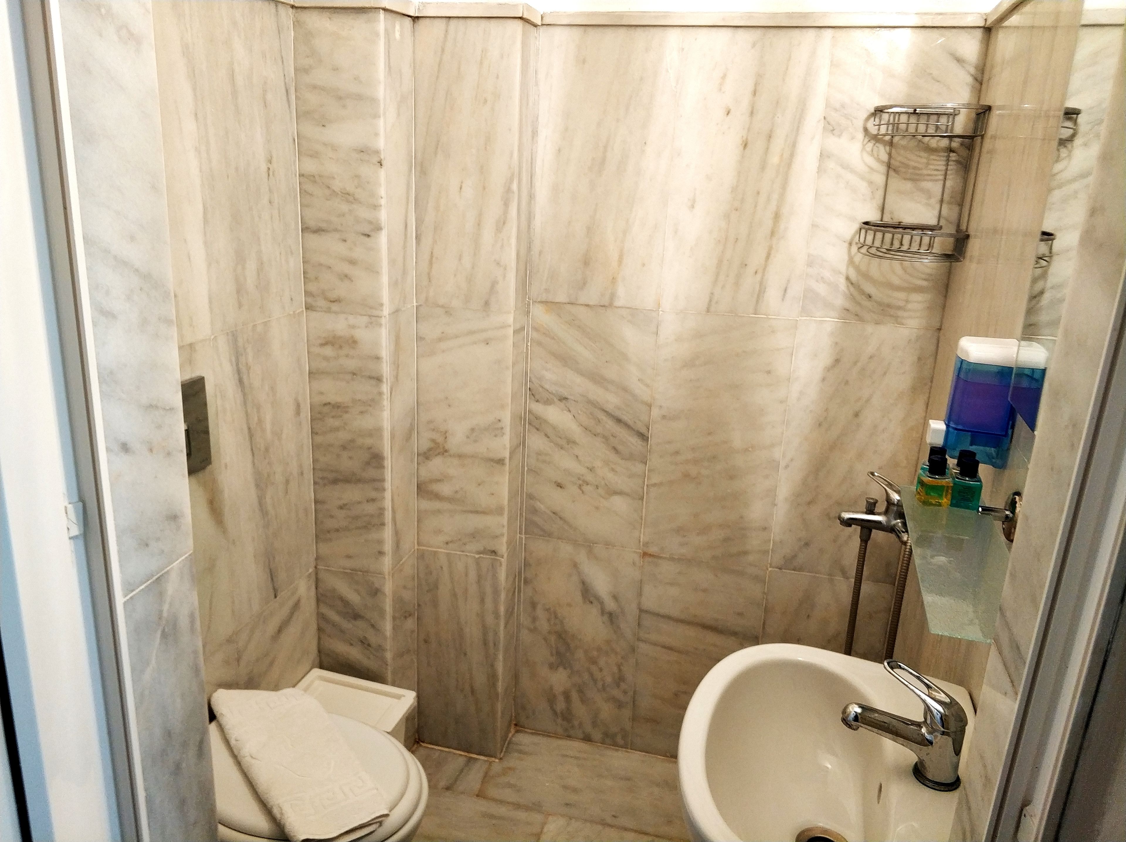 standard single room | bathroom | shower, free toiletries, hair dryer, towels