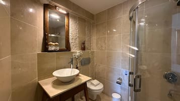 Comfort Triple Room | Bathroom | Shower, hair dryer, slippers, towels