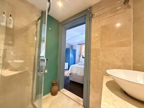 Standard Twin Room | Bathroom | Shower, hair dryer, slippers, towels - Oyku Butik Otel (Bozcaada)