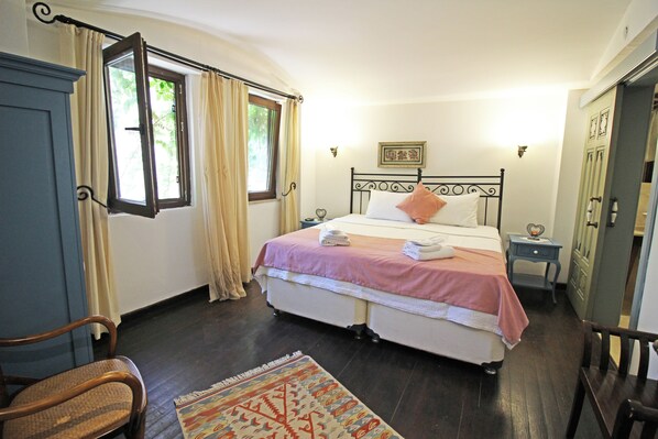 Premium bedding, free WiFi, bed sheets - Oyku Butik Otel (Bozcaada)