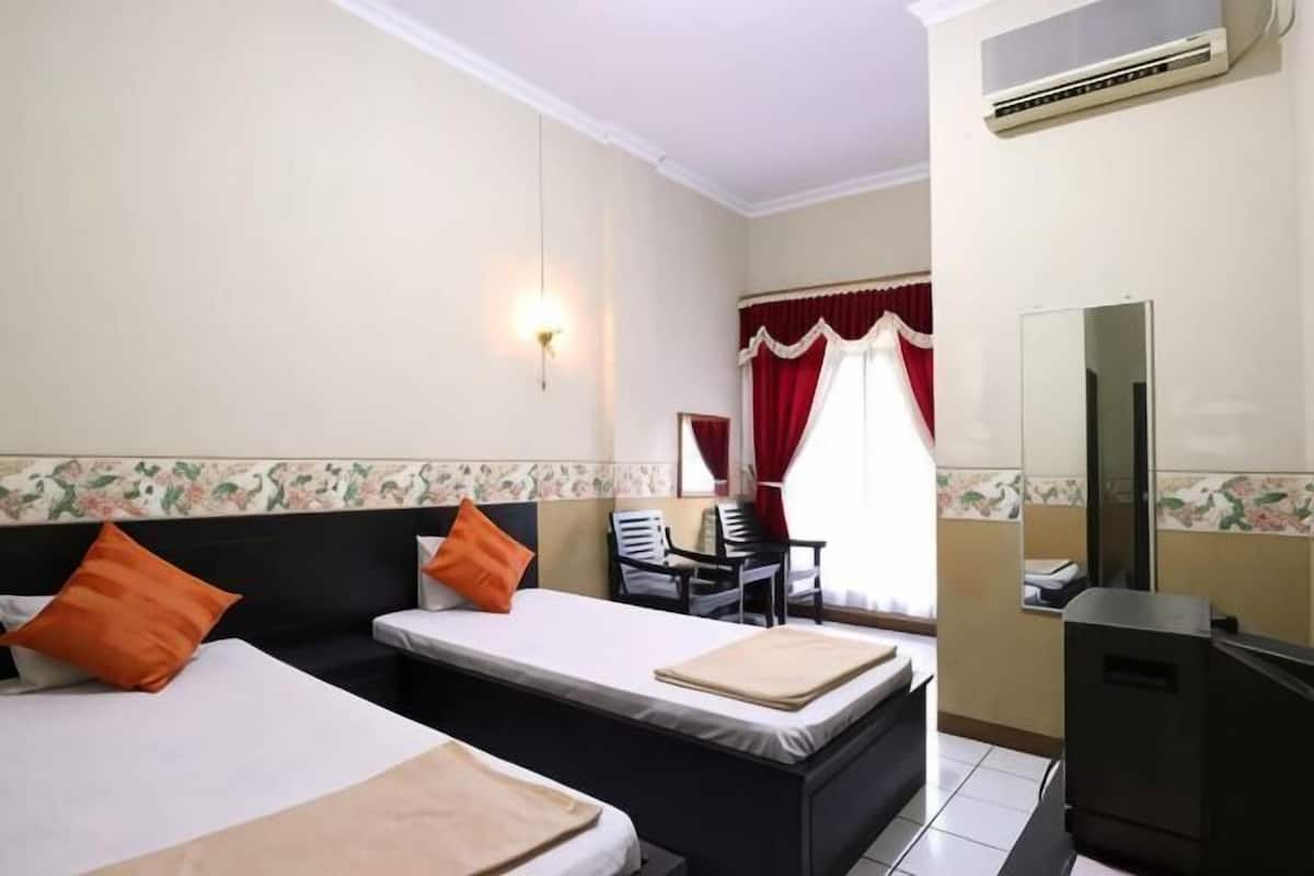 Desk, iron/ironing board (on request), WiFi (free), bed sheets