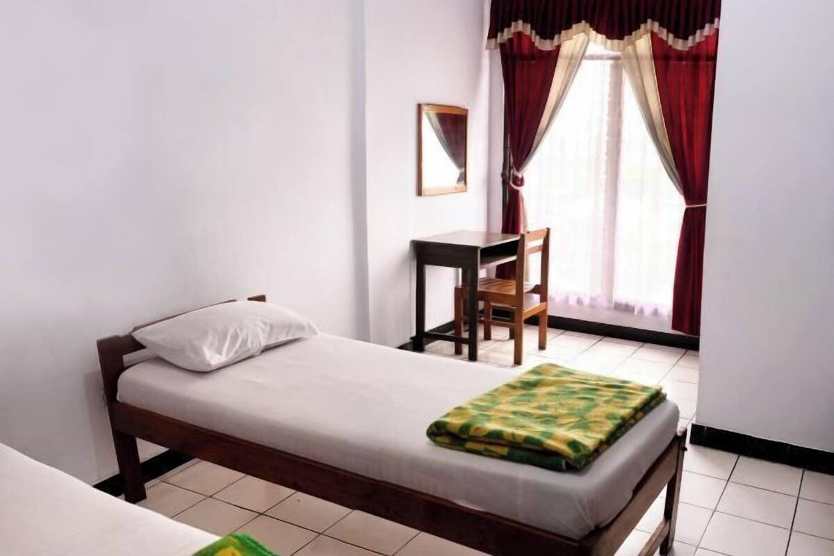 Desk, iron/ironing board (on request), WiFi (free), bed sheets