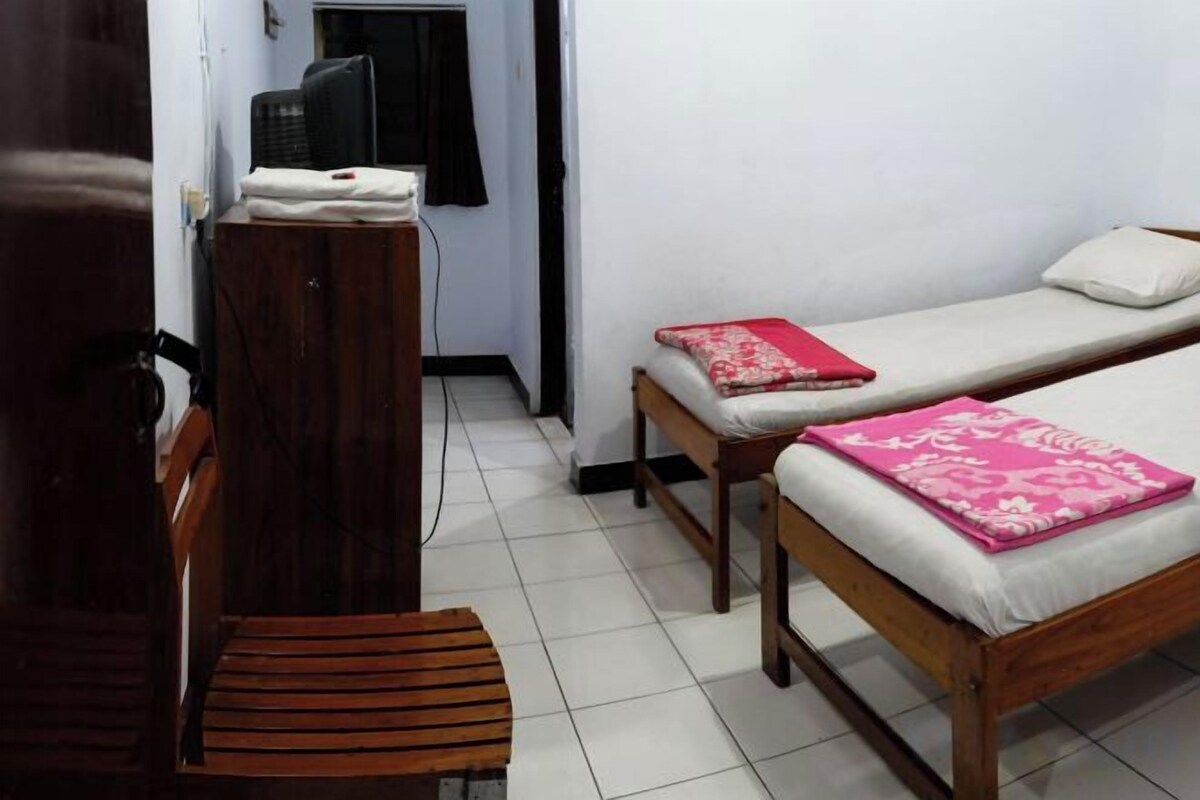 Desk, iron/ironing board (on request), free WiFi, bed sheets