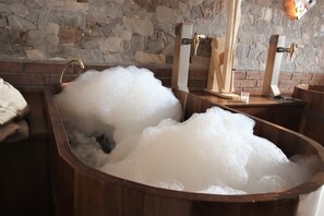 Bañera de hidromasaje, baño turco/hammam, tratamientos corporales 
