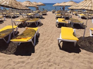 On the beach - Jinan Berk Hotel (Ayvalik)