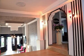 Interior entrance - Jinan Berk Hotel (Ayvalik)